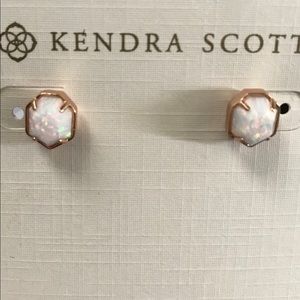 Rare Kendra Scott RoseGold Opal Logan NWOT